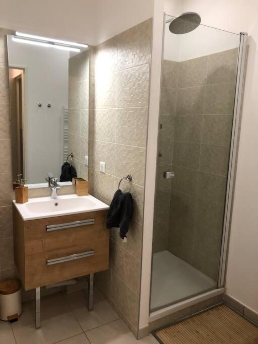 Brand New 1 Bedroom Flat With Parking- 5 Min Paris Pte De Versailles Issy-les-Moulineaux Exterior foto